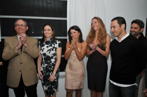 Embaixador Hélio Vitor Ramos, Patricia Lobaccaro, co-chairs do Gala, Maria Carolina Tavares de Melo e Daniela Fonseca, e o piloto de Fórmula Indy e Chair, Helio Castroneves. Foto de Ronira Fruhstuck