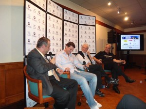 Carlos Borges, criador e presidente do Press Awards, que existe há 15 anos nos Estados Unidos, e em 2011, estreou também no Reino Unido e no Japão, coordena coletiva de imprensa com o ator homenageado, Marcelo Serrado, que fez o personagem Crodoaldo Valério, o Crô, na novela Fina Estampa, e dois grandes premiados do ano, o ator Juca de Oliveira e maestro João Carlos Martins.