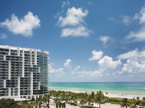 W South Beach Residences é um dos favoritos dos brasileiros - Os preços variam de US$620 mil por um studio com 53m2 a mais de US$7 milhões. Foto: cortesia do W South Beach