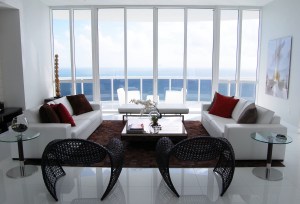 Os estrangeiros investiram US$82 bilhões em imóveis em 2011 no país inteiro e representam 31% das vendas do estado da Florida. O Trump Towers ainda é um dos favoritos