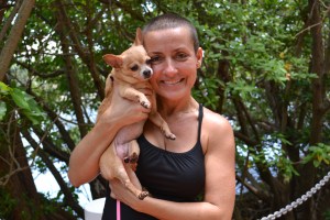 Gigi com Gordita, a primeira Chihuahua que tirou da rua