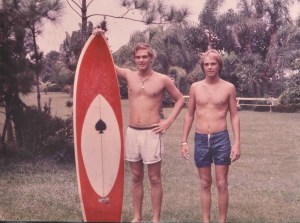 John, esq., e Christian, dir, com 12 anos. Cortesia