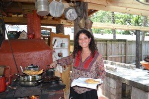Regina alimenta sua alma ao oferecer seus quitutes aos convidados. Foto de Carla Guarilha
