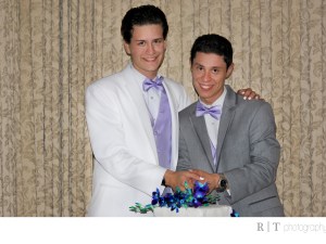 Felipe, no dia do casamento, ao lado do marido, Juan Rodriguez