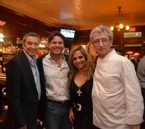 Edmond Touboul (esq), Pascal Cohen, Yara Gouveia e chef Jean Pierre Petit. Foto de Carla Guarilha