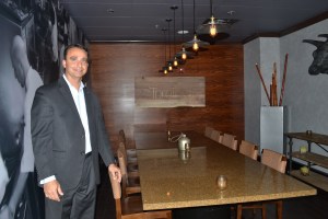 Para reservar a "Table 40", uma mesa para 14 convidados numa sala privada localizada na enorme cozinha do restaurante, entrar em contato com Chermarie Perez pelo e-mail chermarie.perez@ihg.com ou ligar 305-372-4713 (em Miami). Foto de Carla Guarilha