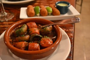 Champiñones y Chorizo a la Cabernet. Foto de Carla Guarilha