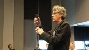 Allan Richards, FIU/SJMC associate dean, gets ready to ask a questions. Photo by Barbara Corbellini Duarte